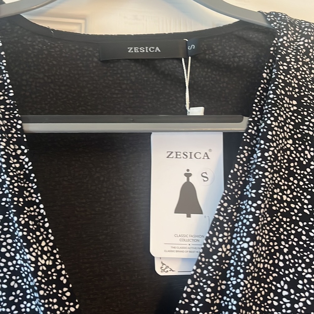 Black and white wrap dress - Picture 10 of 16